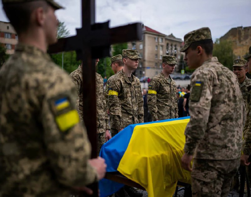 63 % ukrajinských mužů ve vojenském věku nechce vstoupit do armády, ukázal průzkum zadaný u...