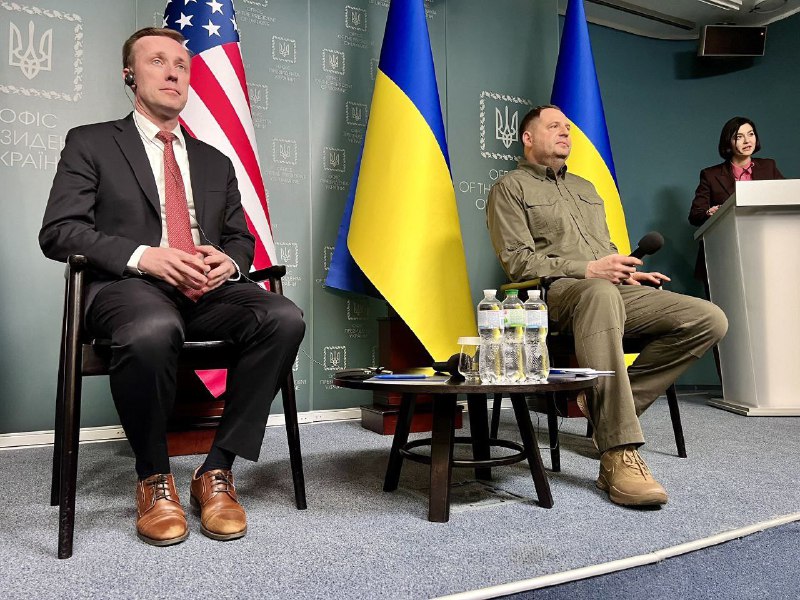 Poradce Bílého domu pro národní bezpečnost Jake Sullivan tajně navštívil Kyjev, aby přesvě...