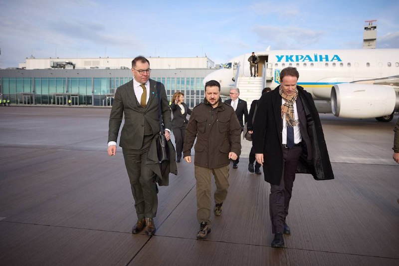 Prezident Ukrajiny Vladimir Zelenskyj přijel do Mnichova. Očekává se podpis dohody s Berlínem v...