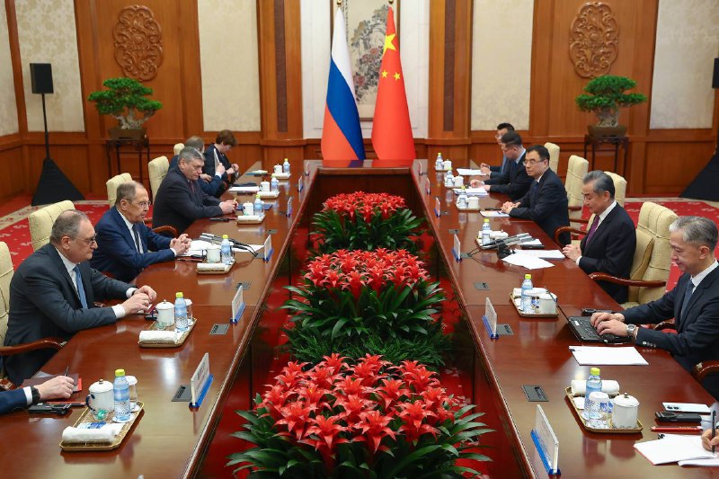 🇷🇺🇨🇳 Sergej Lavrov na schůzce se svým čínským kolegou řekl, že Rusko a Čína pot...
