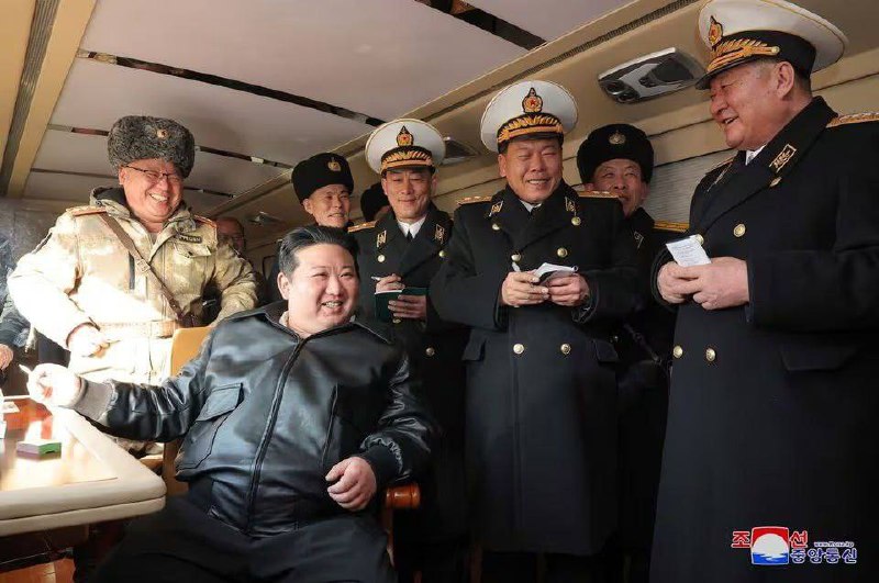 Severokorejský vůdce Kim Čong-un se včera zúčastnil testování nové protilodní střely Pada...