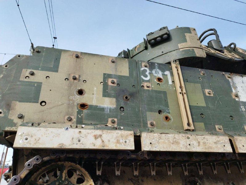 Ukořistěné bojové vozidlo pěchoty M2A2 Bradley americké výroby bylo spatřeno ve Voroněži.S...