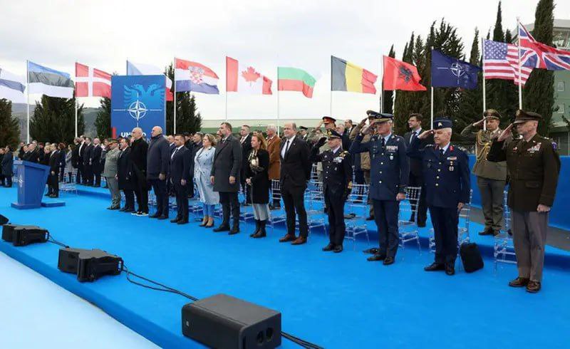 V albánském Kucovu byla uvedena do provozu letecká základna NATO schopná přijímat těžká le...