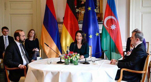 V Berlíně probíhají mírová jednání mezi představiteli Arménie a Ázerbájdžánu za zprost...