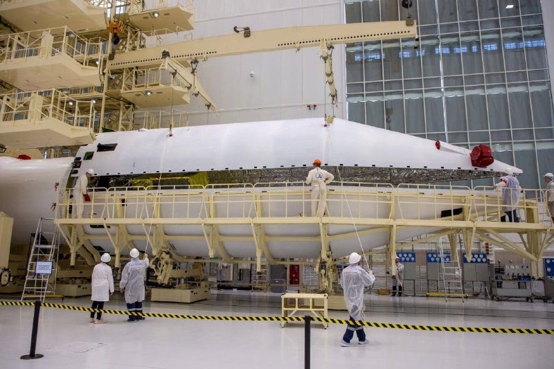 Ve Vostočném byla dokončena montáž vesmírné hlavice pro raketu Angara-A5V MIC kosmické lodi ...