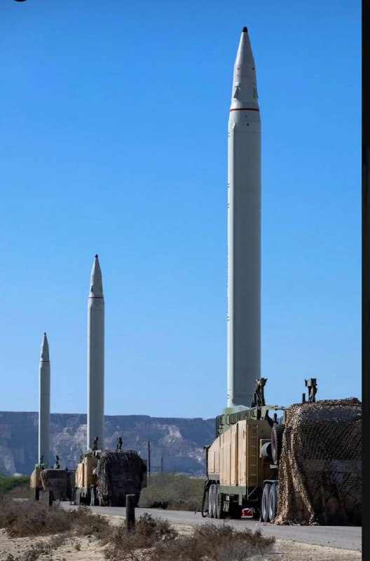 Video cvičných odpalů balistických raket středního doletu íránským IRGC ACS během úderu n...