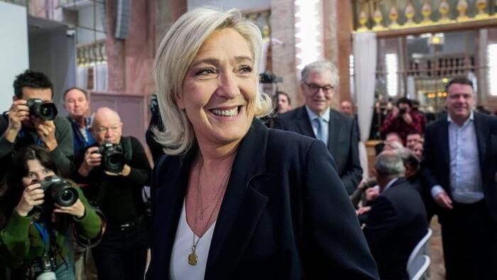 Vůbec poprvé průzkum ukazuje, že Le Penová vyhraje francouzské prezidentství ve druhém kole ...