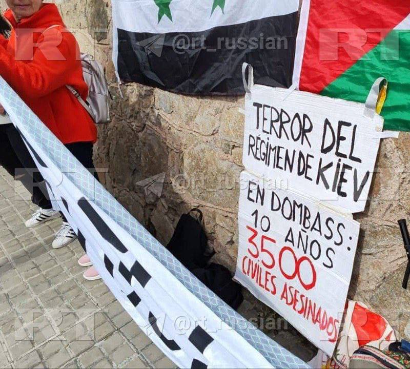 „Zastavte Usámu Bin Zelenského“: protestní shromáždění se konalo v Madridu po teroristick...